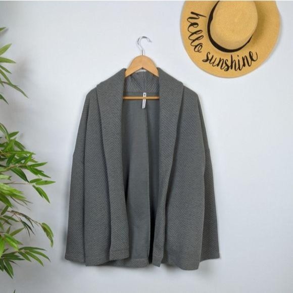 Fabletics Vanessa Quilted Cozy Cardigan M - Picture 8 of 12